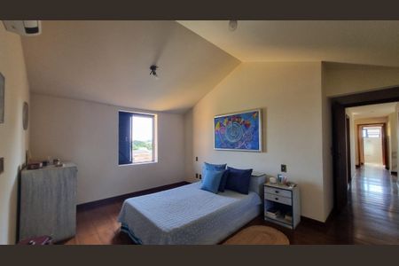 Casa de condomínio à venda com 388m², 4 quartos e 4 vagas