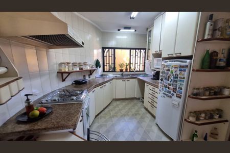 Casa de condomínio à venda com 388m², 4 quartos e 4 vagas