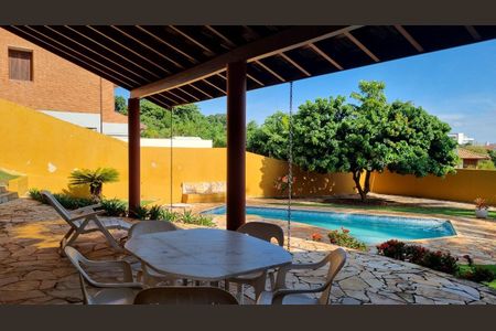 Casa de condomínio à venda com 388m², 4 quartos e 4 vagas