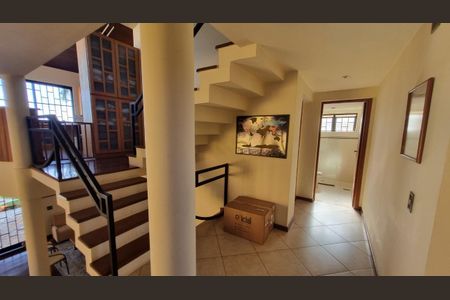 Casa de condomínio à venda com 388m², 4 quartos e 4 vagas