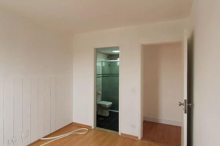 Apartamento à venda com 84m², 3 quartos e 1 vaga Apartamento à venda com 84m², 3 quartos e 1 vagaBanheiro com piso de porcelanato e sanitário branco, com iluminação adequada.