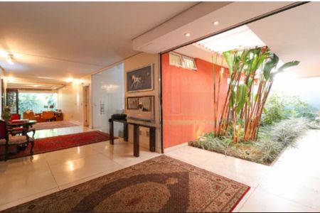 Casa à venda com 300m², 4 quartos e 4 vagas