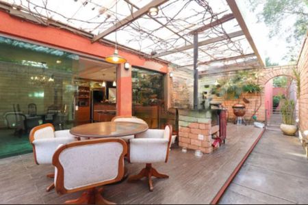 Casa à venda com 300m², 4 quartos e 4 vagas