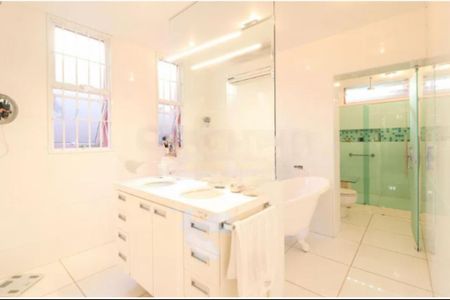 Casa à venda com 300m², 4 quartos e 4 vagas