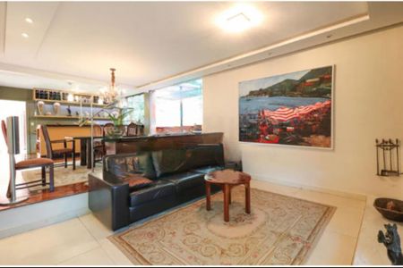 Casa à venda com 300m², 4 quartos e 4 vagas