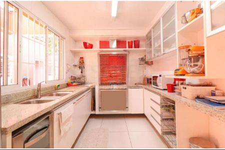 Casa à venda com 300m², 4 quartos e 4 vagas