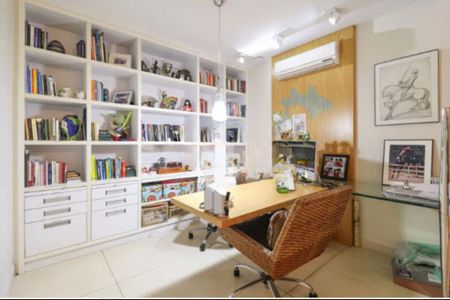 Casa à venda com 4 quartos, 300m² em Santo Amaro, São Paulo