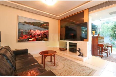 Casa à venda com 4 quartos, 300m² em Santo Amaro, São Paulo