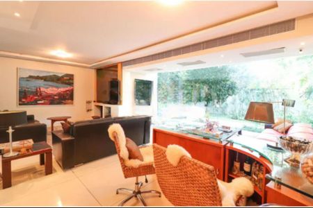 Casa à venda com 4 quartos, 300m² em Santo Amaro, São Paulo