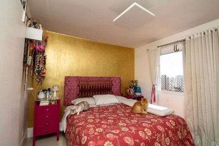Quarto com cama de casal, duas gatas e vista para a cidade. de apartamento à venda com 4 quartos, 113m² em Indianópolis, São Paulo