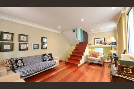 Casa à venda com 3 quartos, 228m² em Jardim Lucia, São Paulo