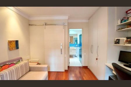 Casa à venda com 3 quartos, 228m² em Jardim Lucia, São Paulo