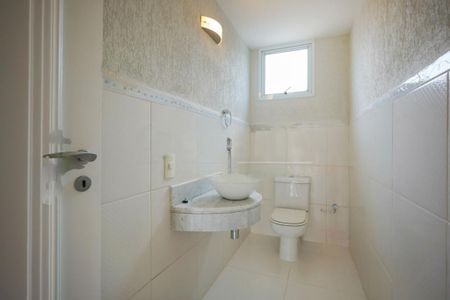 Casa à venda com 330m², 4 quartos e sem vaga