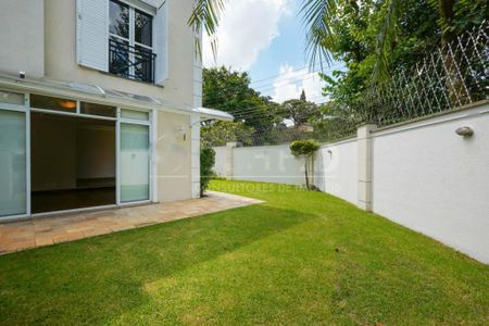 Casa à venda com 330m², 4 quartos e sem vaga