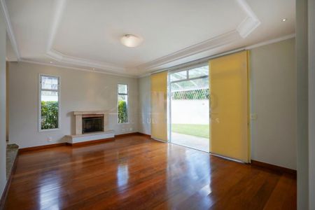 Casa à venda com 330m², 4 quartos e sem vaga