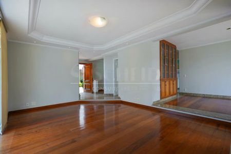 Casa à venda com 330m², 4 quartos e sem vaga
