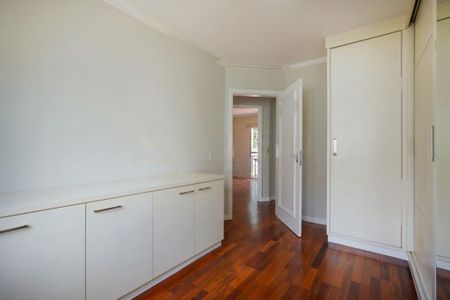 Casa à venda com 330m², 4 quartos e sem vaga