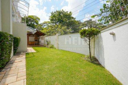 Casa à venda com 330m², 4 quartos e sem vaga