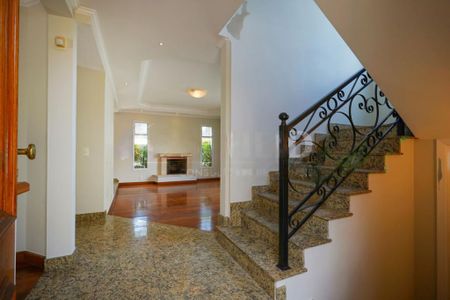 Casa à venda com 330m², 4 quartos e sem vaga