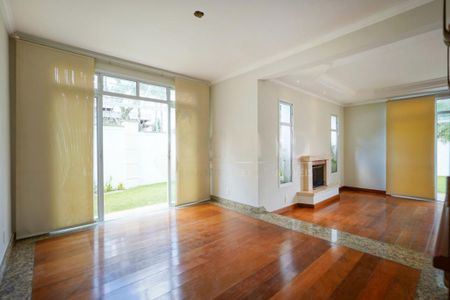 Casa à venda com 4 quartos, 330m² em Jardim Cordeiro, São Paulo