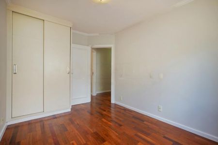 Casa à venda com 330m², 4 quartos e sem vaga