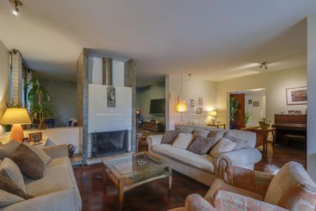 Casa à venda com 392m², 4 quartos e 4 vagas