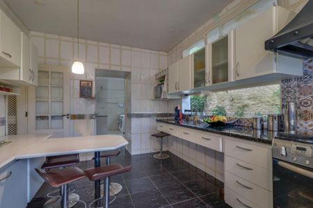 Casa à venda com 392m², 4 quartos e 4 vagas