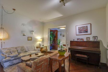 Casa à venda com 392m², 4 quartos e 4 vagas