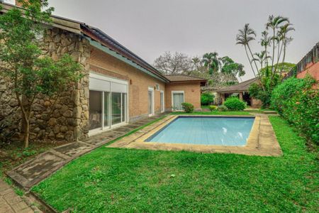 Casa à venda com 4 quartos, 392m² em Interlagos, São Paulo