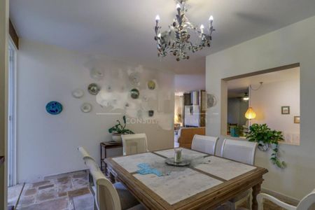 Casa à venda com 392m², 4 quartos e 4 vagas
