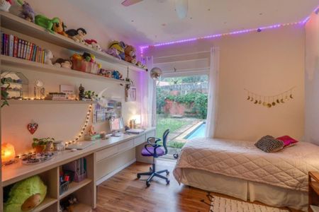 Casa à venda com 392m², 4 quartos e 4 vagas