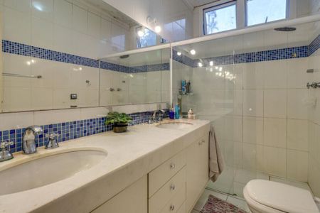 Casa à venda com 392m², 4 quartos e 4 vagas