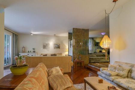 Casa à venda com 392m², 4 quartos e 4 vagas