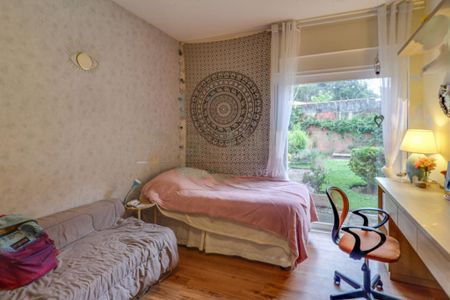 Casa à venda com 392m², 4 quartos e 4 vagas
