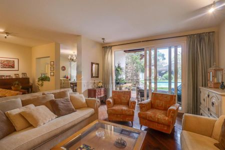 Casa à venda com 392m², 4 quartos e 4 vagas