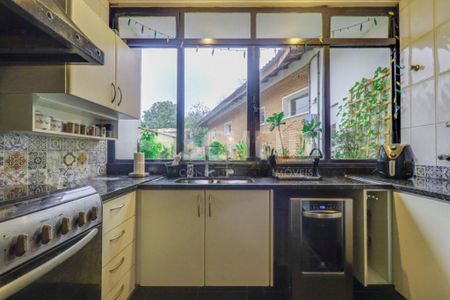Casa à venda com 392m², 4 quartos e 4 vagas