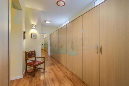 Casa à venda com 392m², 4 quartos e 4 vagas