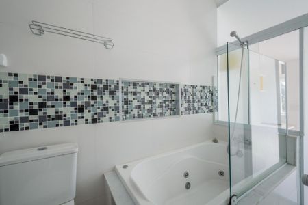 Casa à venda com 156m², 6 quartos e 2 vagas