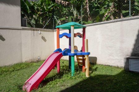Casa à venda com 156m², 6 quartos e 2 vagas