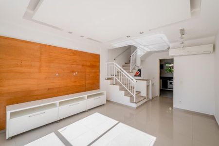 Casa à venda com 156m², 6 quartos e 2 vagas