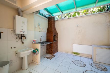Casa à venda com 156m², 6 quartos e 2 vagas
