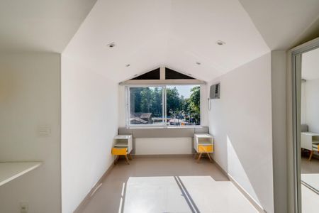 Casa à venda com 156m², 6 quartos e 2 vagas