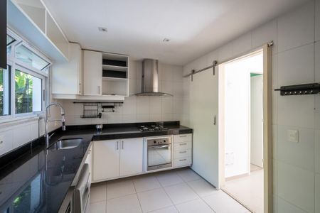 Casa à venda com 156m², 6 quartos e 2 vagas