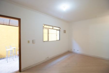 Casa para alugar com 105m², 2 quartos e 2 vagas Casa para alugar com 105m², 2 quartos e 2 vagasSala