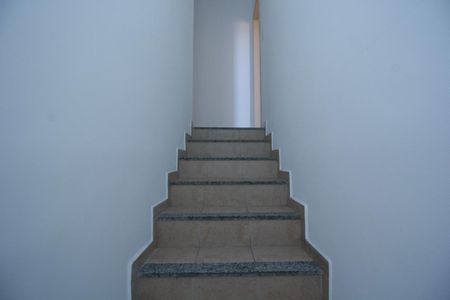 Casa para alugar com 105m², 2 quartos e 2 vagas Casa para alugar com 105m², 2 quartos e 2 vagasEscada