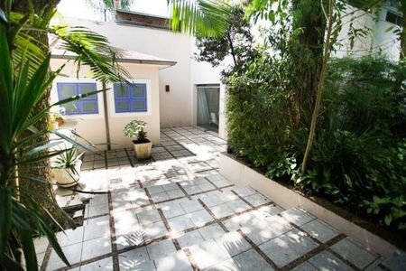 Casa à venda com 726m², 4 quartos e sem vaga
