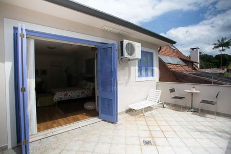 Casa à venda com 726m², 4 quartos e sem vaga