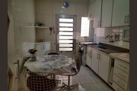 Casa à venda com 140m², 2 quartos e 8 vagas