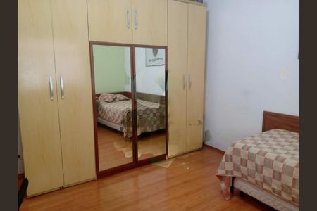 Casa à venda com 140m², 2 quartos e 8 vagas