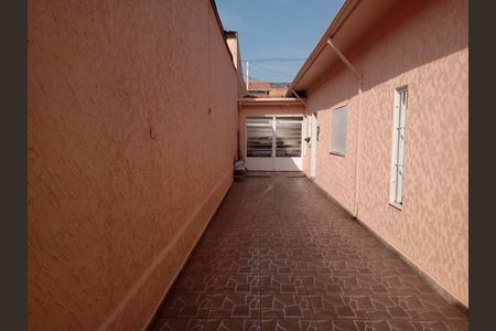 Casa à venda com 140m², 2 quartos e 8 vagas